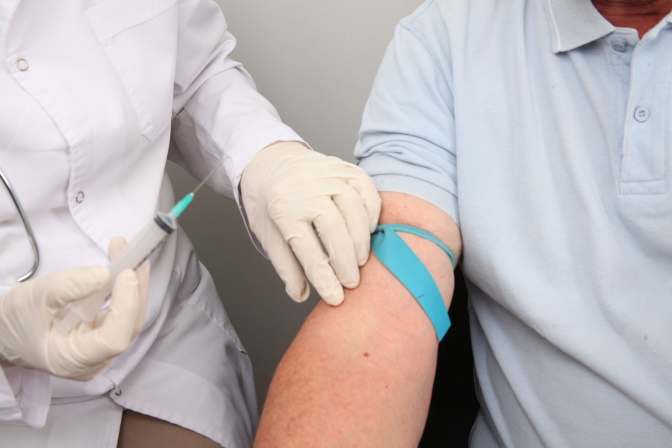 needle professional arm human body blood skin 647863 pxhere.com  - 12 Certos no Preparo e Administração dos Medicamentos